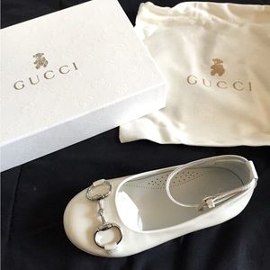 Toddlers Gucci flats with chrome toe clasp